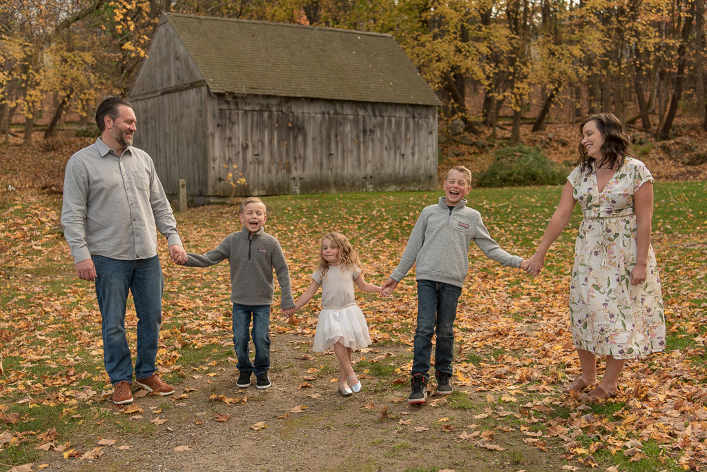 Family of five laughing together | Sharon Leger Photography