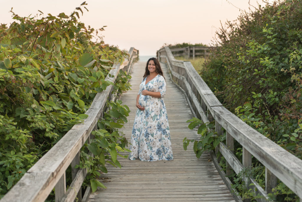 Canton, CT Newborn and Family Photographer | Choosing an Ideal Location | Beach Maternity Session