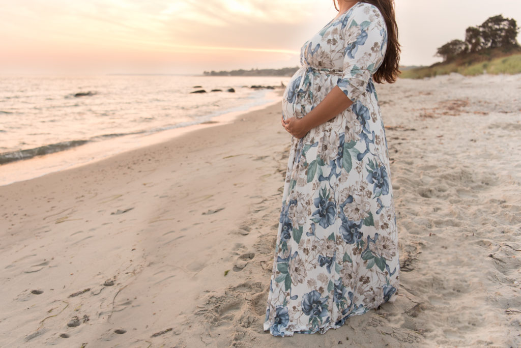 Canton, CT Newborn and Family Photographer | Choosing an Ideal Location | Harkness Park Maternity Session